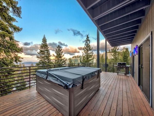11 Bedroom Luxury Vacation Home with Great Views