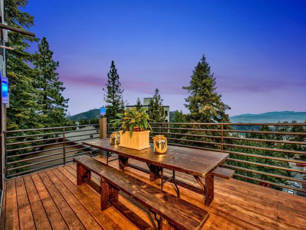 11 Bedroom Luxury Vacation Home with Great Views