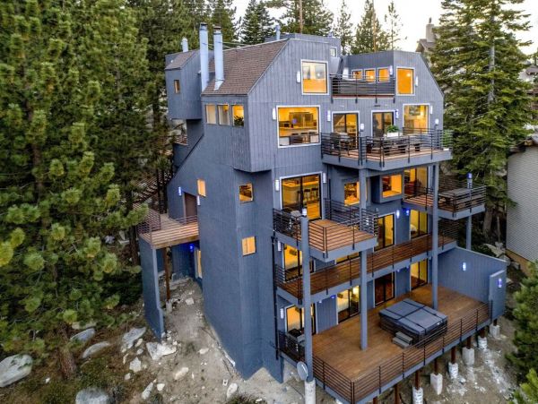 11 Bedroom Luxury Vacation Home with Great Views