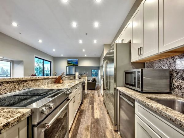 11 Bedroom Luxury Vacation Home with Great Views