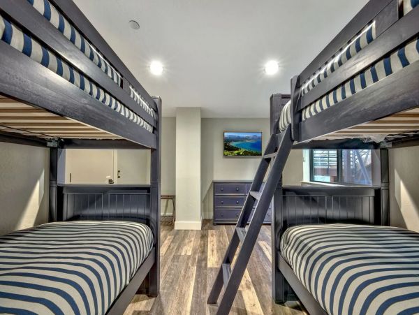 11 Bedroom Luxury Vacation Home with Great Views