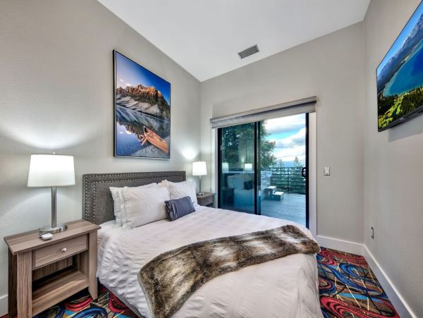 11 Bedroom Luxury Vacation Home with Great Views