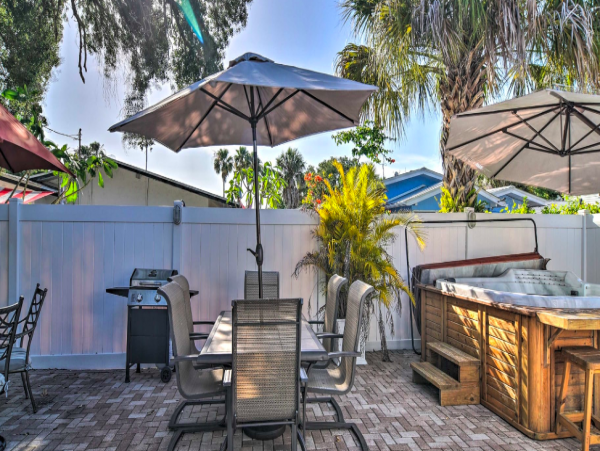 1 bedroom Apartment steps from Indian Rocks Beach