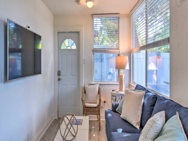 1 bedroom Apartment steps from Indian Rocks Beach