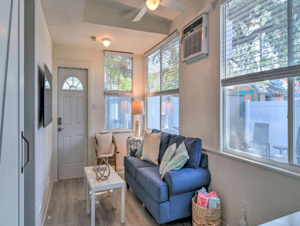 1 bedroom Apartment steps from Indian Rocks Beach