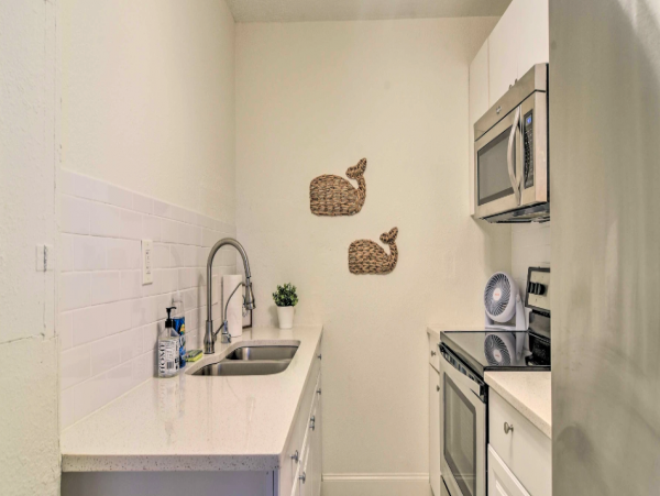 1 bedroom Apartment steps from Indian Rocks Beach