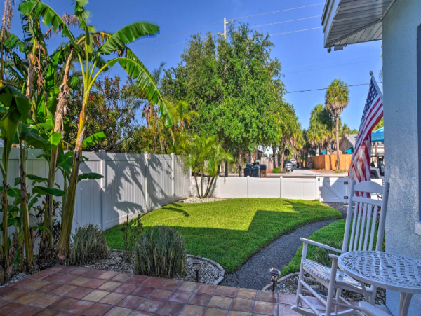 1 bedroom Apartment steps from Indian Rocks Beach