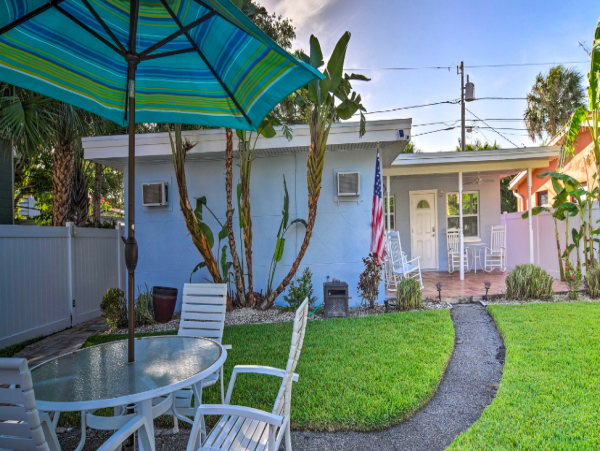 1 bedroom Apartment steps from Indian Rocks Beach