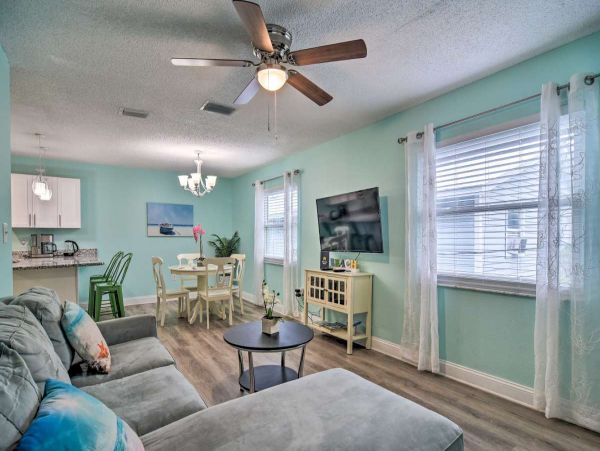 Indian Rocks Vacation Home Two Bedroom Walk to Beach