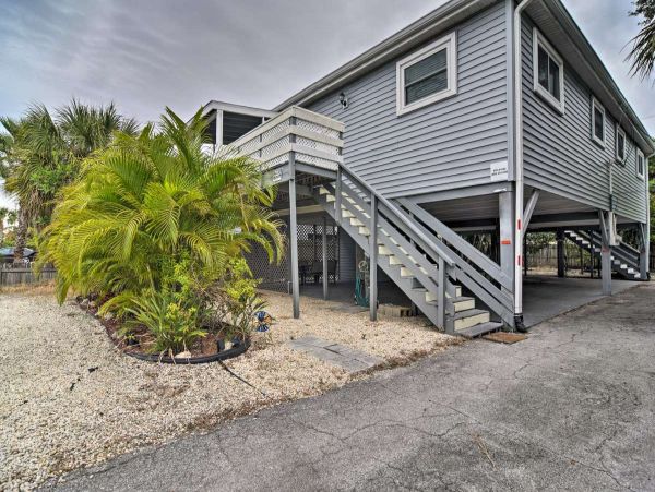 Indian Rocks Vacation Home Two Bedroom Walk to Beach