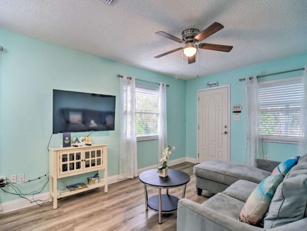 Indian Rocks Vacation Home Two Bedroom Walk to Beach