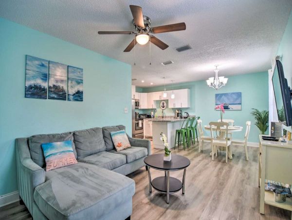 Indian Rocks Vacation Home Two Bedroom Walk to Beach