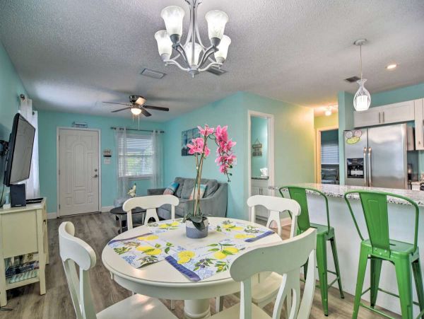 Indian Rocks Vacation Home Two Bedroom Walk to Beach