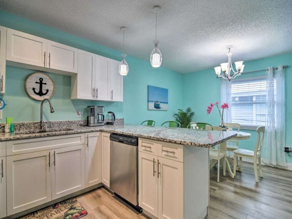 Indian Rocks Vacation Home Two Bedroom Walk to Beach