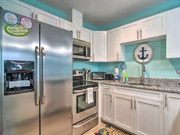 Indian Rocks Vacation Home Two Bedroom Walk to Beach