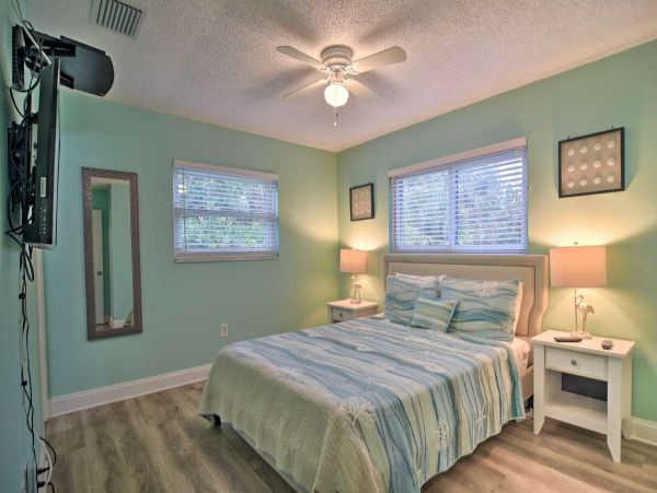 Indian Rocks Vacation Home Two Bedroom Walk to Beach