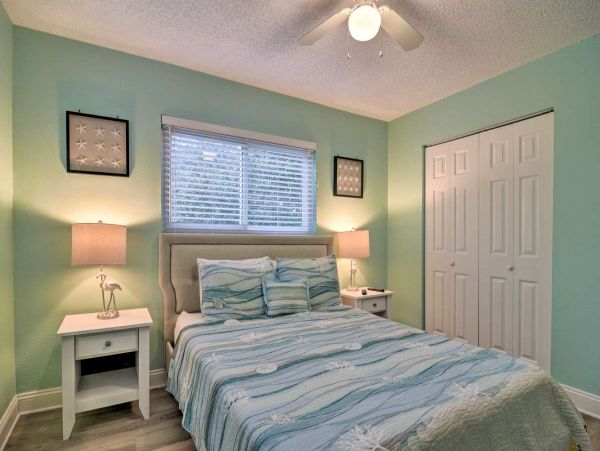 Indian Rocks Vacation Home Two Bedroom Walk to Beach