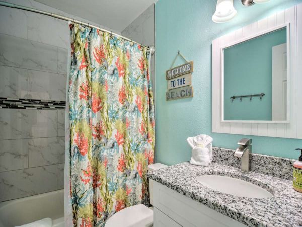 Indian Rocks Vacation Home Two Bedroom Walk to Beach