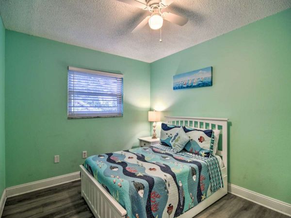 Indian Rocks Vacation Home Two Bedroom Walk to Beach