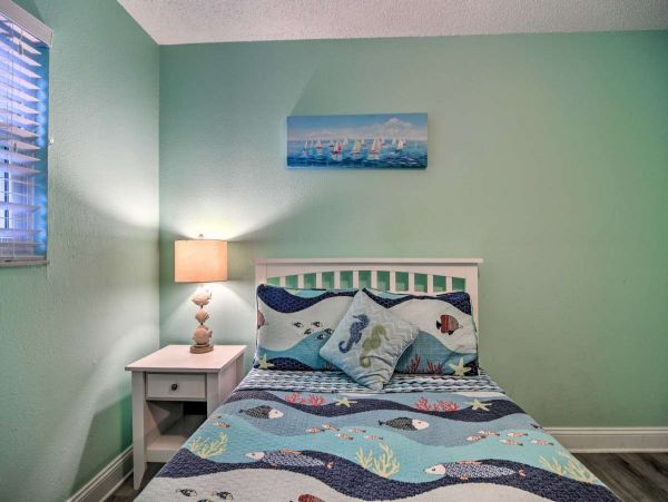 Indian Rocks Vacation Home Two Bedroom Walk to Beach