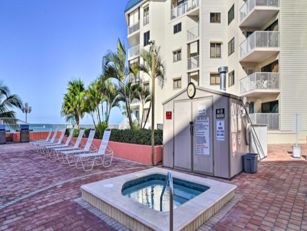Beachfront Indian Shores Condo with Pool & hot tub