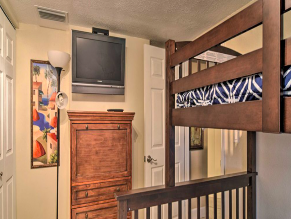 Beachfront Indian Shores Condo with Pool & hot tub