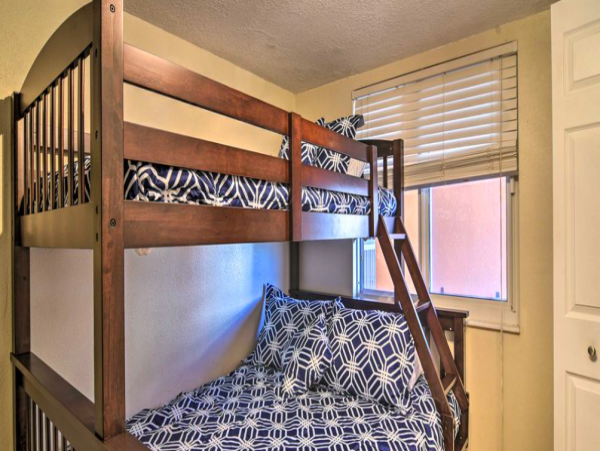 Beachfront Indian Shores Condo with Pool & hot tub