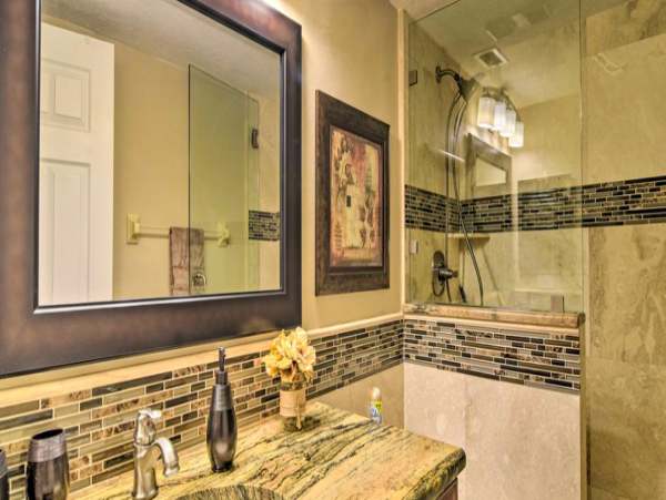 Beachfront Indian Shores Condo with Pool & hot tub