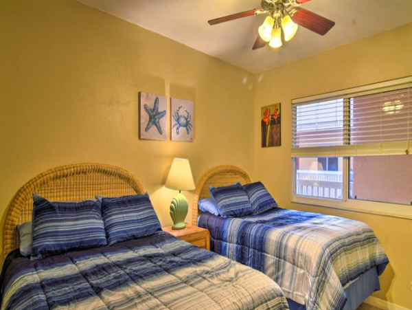 Beachfront Indian Shores Condo with Pool & hot tub