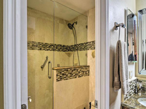 Beachfront Indian Shores Condo with Pool & hot tub