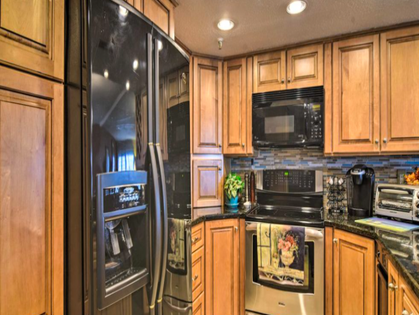 Beachfront Indian Shores Condo with Pool & hot tub