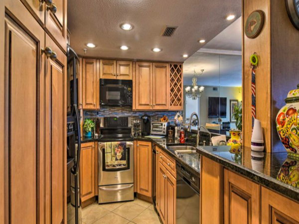 Beachfront Indian Shores Condo with Pool & hot tub