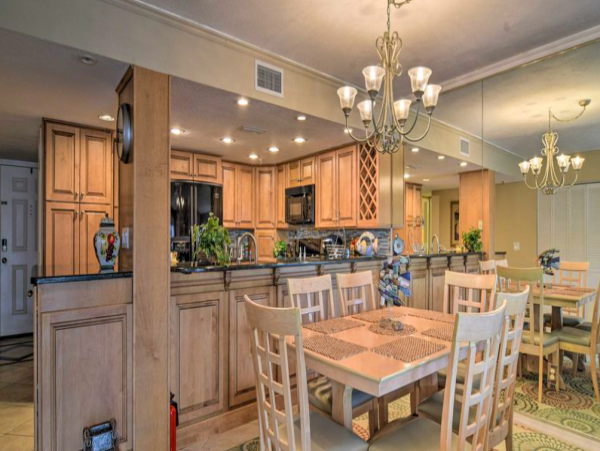 Beachfront Indian Shores Condo with Pool & hot tub