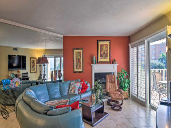 Beachfront Indian Shores Condo with Pool & hot tub