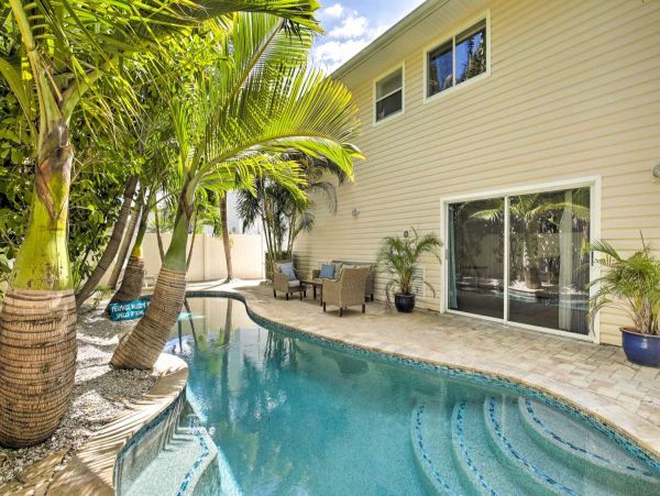 Indian Rocks Beach Home with 4 Bedroom & Private Pool