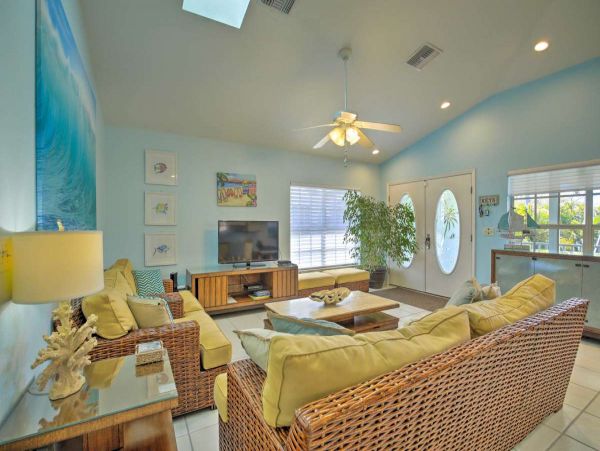 Indian Rocks Beach Home with 4 Bedroom & Private Pool