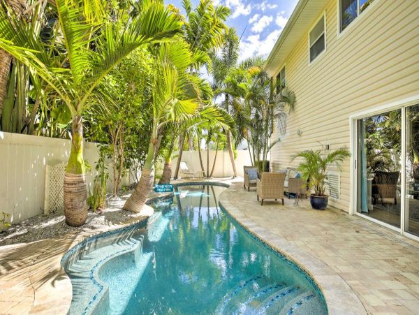 Indian Rocks Beach Home with 4 Bedroom & Private Pool