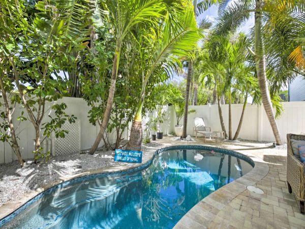 Indian Rocks Beach Home with 4 Bedroom & Private Pool