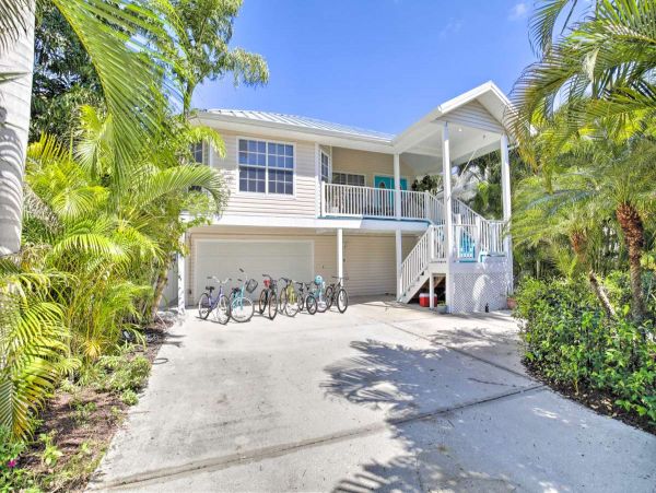 Indian Rocks Beach Home with 4 Bedroom & Private Pool