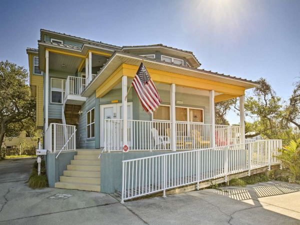 Indian Rocks Beach Condo 350 feet from Beach Key West Cottage-Style