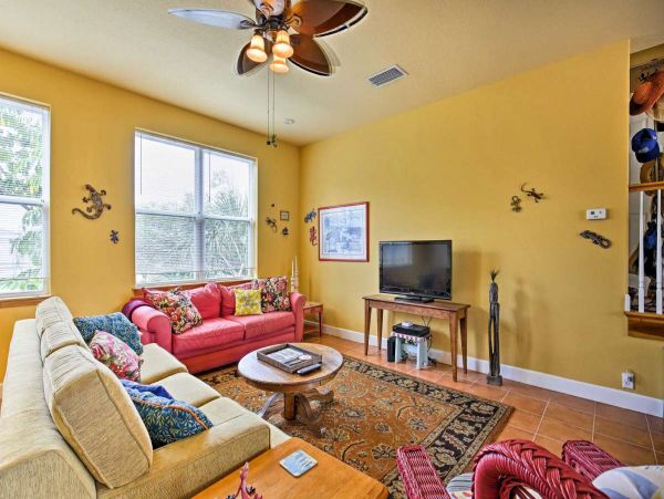 Indian Rocks Beach Condo 350 feet from Beach Key West Cottage-Style