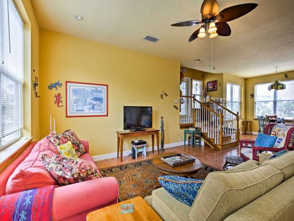 Indian Rocks Beach Condo 350 feet from Beach Key West Cottage-Style