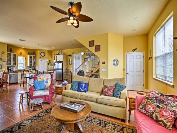 Indian Rocks Beach Condo 350 feet from Beach Key West Cottage-Style