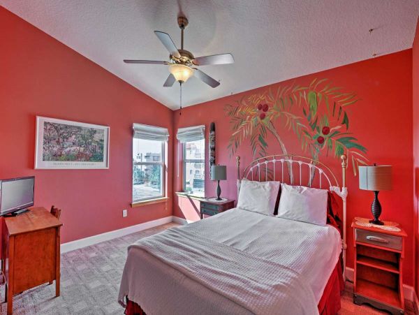 Indian Rocks Beach Condo 350 feet from Beach Key West Cottage-Style