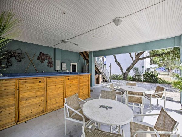 Indian Rocks Beach Condo 350 feet from Beach Key West Cottage-Style