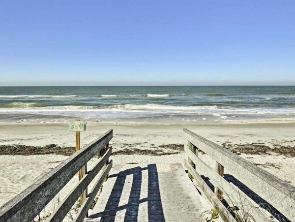 Indian Rocks Beach Condo 350 feet from Beach Key West Cottage-Style