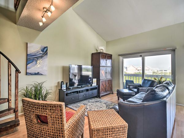 Sunny Indian Shores Condo Close to Beach