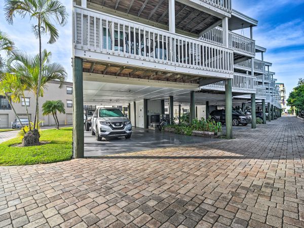 Sunny Indian Shores Condo Close to Beach