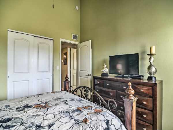 Sunny Indian Shores Condo Close to Beach