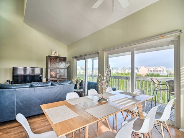 Sunny Indian Shores Condo Close to Beach